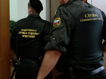 В Новосибирске приставы арестовал клюшки у хоккеиста за долг в 70 тыс рублей