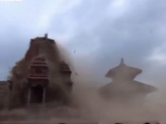 В Сети появилось видео  разрушения древних храмов при землетрясении в Непале