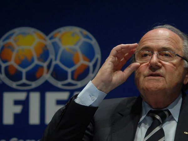 Президент ФИФА Блаттер выступил с заявлением по скандалу о коррупции