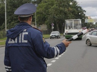 В Москве водитель такси умер во время подписания протокола о нарушениях ПДД