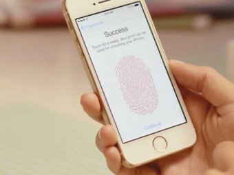 Apple "засветила" iPhone 5C со сканером отпечатков пальцев