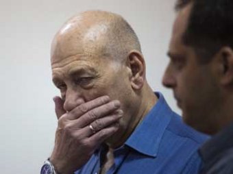 Экс-премьера Израиля Эхуда Ольмерта присудили к тюремному сроку за коррупцию
