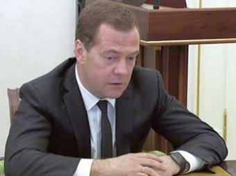 Медведев пришел на совещание к Путину в часах от Apple Watch (фото)