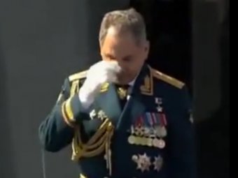 СМИ объяснили, почему Шойгу перекрестился на Параде Победы 9 мая 2015 в Москве (видео)