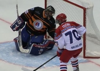 На матче НХЛ в Сочи Путин забил 8 шайб, Шойгу подрался с Потаниным