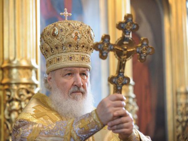 Патриарх Кирилл впервые сделал фото с помощью палки для селфи