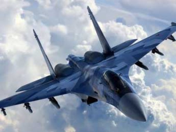 Российский истребитель чудом не столкнулся с американским, пролетев в 3 метрах от него