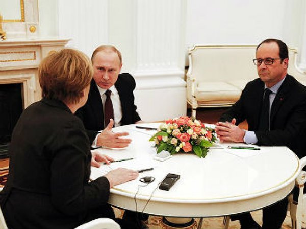Меркель, Олланд и Путин обсудили выполнение минских договоренностей на Донбассе