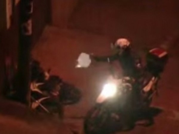 В Бразилии полицейский расстрелял мотоциклистов в прямом эфире новостей