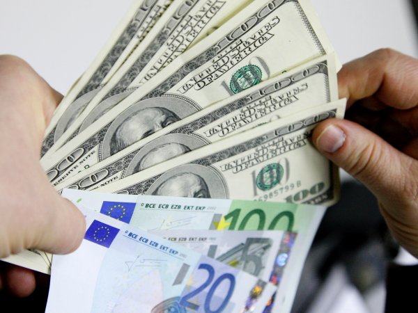 Курс доллара и евро на сегодня, 3 июня 2015: эксперты дают рублю шанс на рост