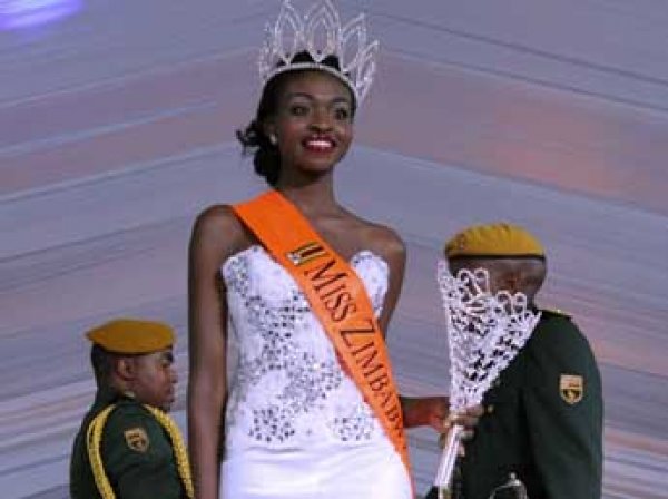 Мисс Зимбабве Эмили Качоте лишили титула из-за обнаженной фотосессии