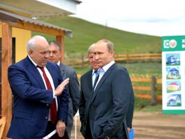 Путин пообещал многодетным семьям Хакасии 200 млрд рублей в помощь