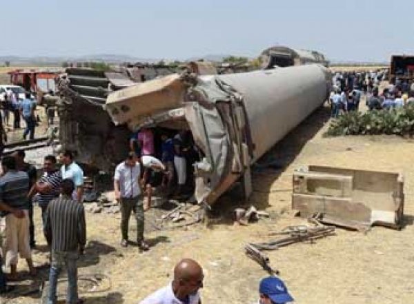 В Тунисе поезд протаранил грузовик: 17 погибших, 70 пострадавших