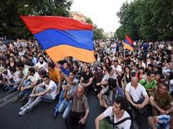Акция протеста против подорожания электроэнергии в Ереване набирает новую силу
