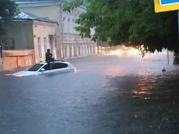 Москву и Курск затопило 20 июня 2015: ливень добрался даже до метро (фото и видео)