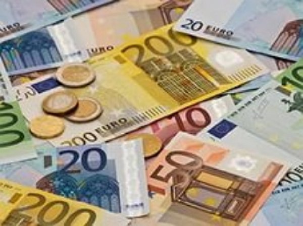 Курс евро превысил 62 рубля впервые за две недели