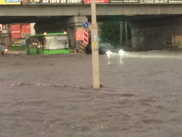 Ливень в Екатеринбурге 23 июня затопил центр города (фото, видео)