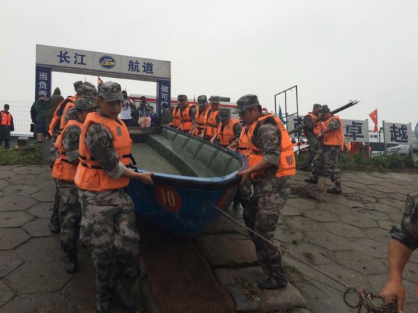 В Китае затонул теплоход "Звезда Востока" с 458 пассажирами: спасены лишь 13 (видео)