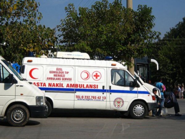 В Турции девочка с Украины три дня жила с умершими от алкоголя родителями