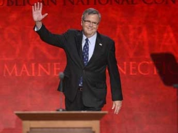 Кланы Бушей и Клинтонов сразятся за кресло президента США: в борьбу вступил Джебб Буш