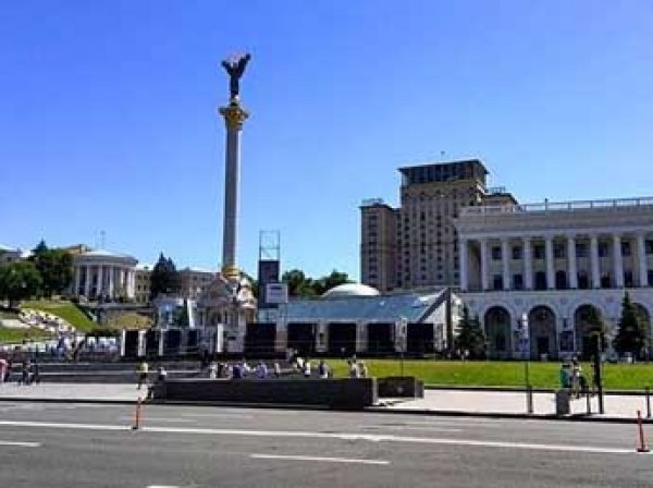 В Киеве неизвестные снесли палаточный лагерь активистов "третьего Майдана"