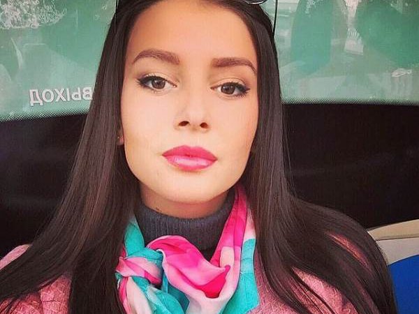 Прокуратура не нашла нарушений в скандальной фотосессии "Мисс России" с флагом