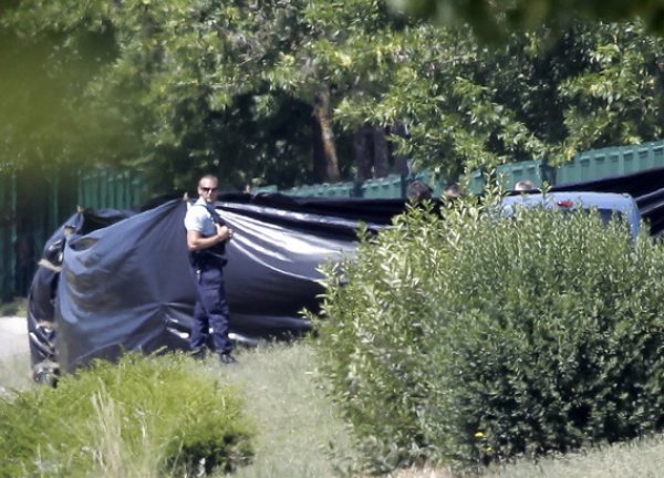 Террорист во Франции сделал селфи с отрезанной головой своей жертвы