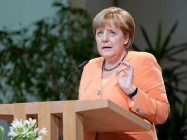 Меркель включила Россию, Эболу и ИГИЛ в главные угрозы миру