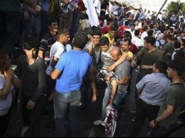 В Турции в результате взрывов на митинге пострадало около 150 человек