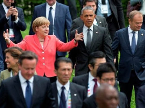 Американский журналист: Обама и Меркель имеют наглость поучать Россию