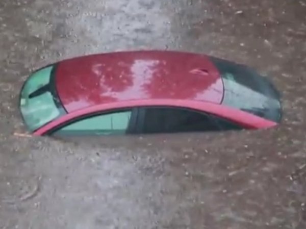 Из-за сильного ливня в Липецке 24 июня 2015 утонули машины (фото, видео)