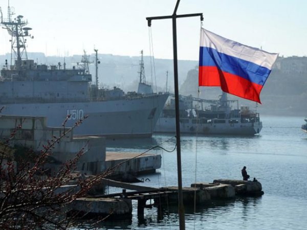 Россиянам не советуют ездить в Крым без разрешения Украины: могут посадить