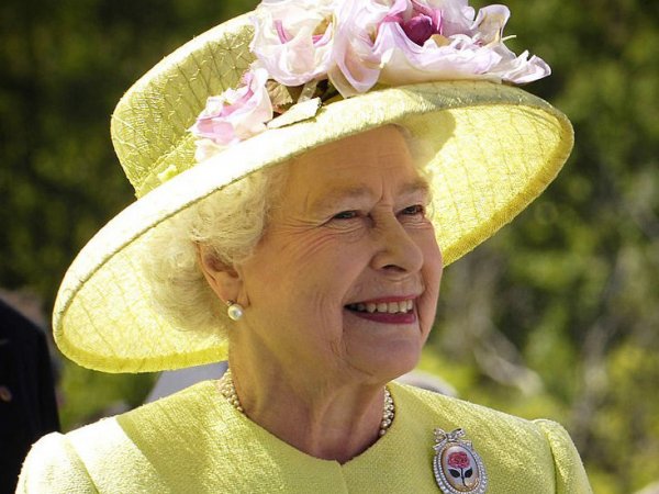 Журналистка BBC "госпитализировала" Елизавету II и оказалась отчасти права