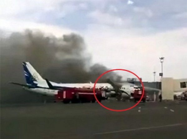 В Казахстане в аэропорту Актау загорелся пассажирский самолет