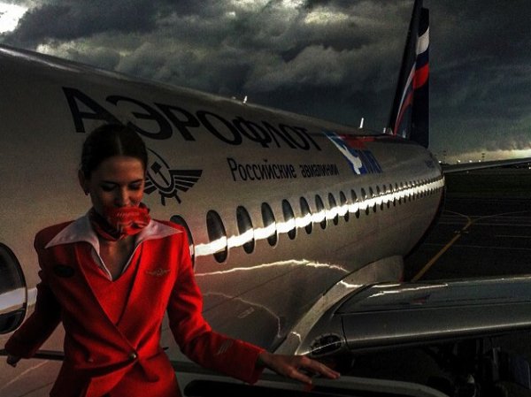 Гроза в Москве заставила пассажиров Домодедово просидеть 3 часа в самолетах (ФОТО, ВИДЕО)