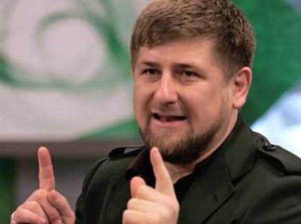Кадыров пригрозил жене разводом за импортные продукты на столе