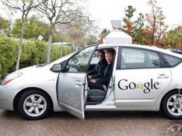 Беспилотный автомобиль Google впервые попал в ДТП с пострадавшими