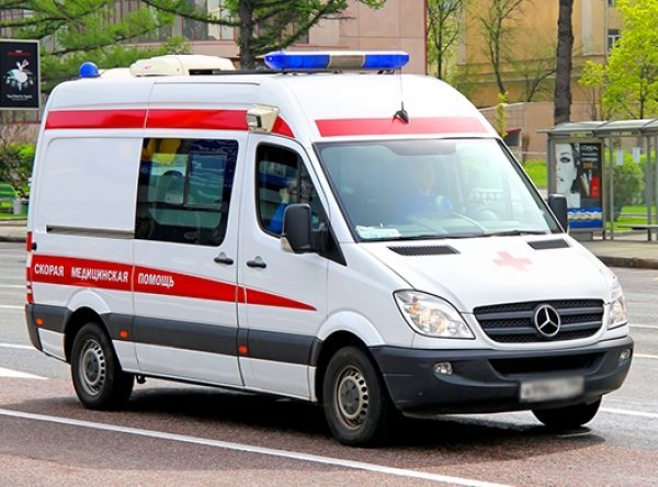 В Питере на беременную женщину упала бетонная плита