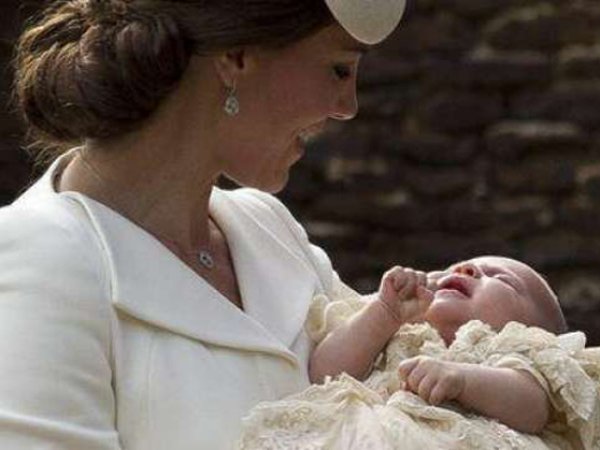 Кейт Миддлтон и принц Уильям крестили принцессу Шарлотту