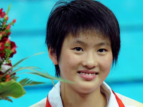 Соскользнувший купальник сделал китайскую спортсменку звездой Интернета