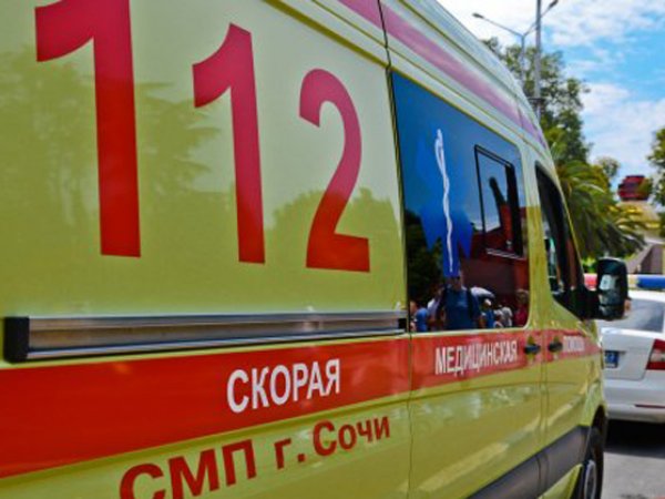 Авария в Сочи 1 июля: КамАЗ протаранил остановку, 2 погибших (фото)