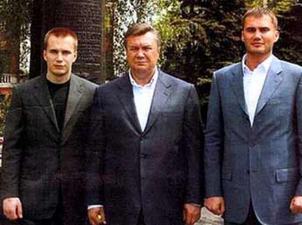 На Украине заблокировали около  млн на счетах семьи Януковича
