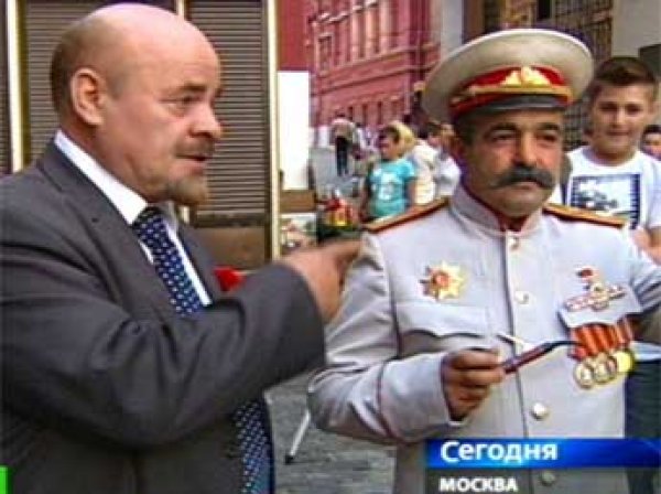 Двойники Ленина и Сталина подрались в центре Москвы