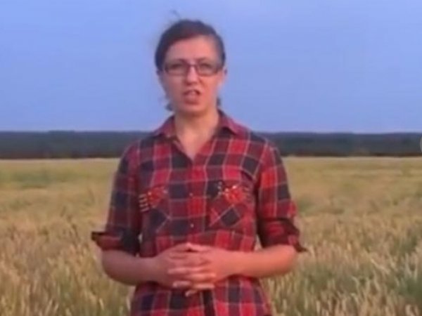 Власти Курска назвали аферисткой девушку, пообещавшую сжечь поле с урожаем
