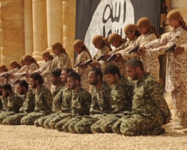 ИГИЛ обнародовал видео казни подростками 25 сирийских солдат
