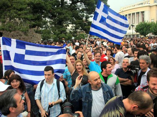 Фото плачущего греческого пенсионера шокировало Сеть (фото)