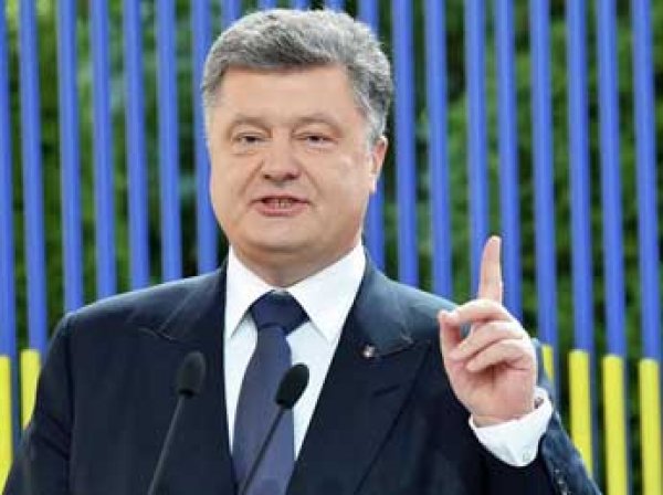 Порошенко внес в Раду поправки в Конституцию о децентрализации власти на Украине