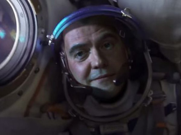 ВИДЕО "полёта" Медведева в космос стало хитом Интернета (ВИДЕО)