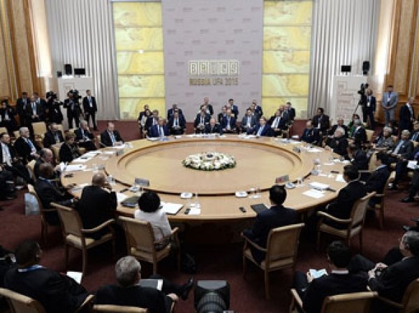 На саммите в Уфе обсуждают идею рейтингового агентства и фондовой биржи БРИКС