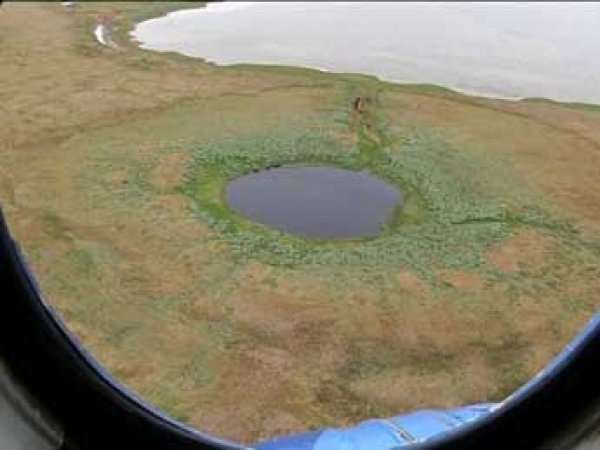Гигантская воронка на Ямале превращается в озеро